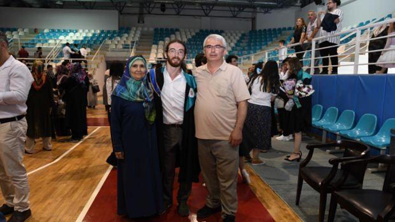 Serebral palsi hastası gen&ccedil; azmiyle &ouml;rnek oldu! M&uuml;cadele etti, m&uuml;hendis oldu