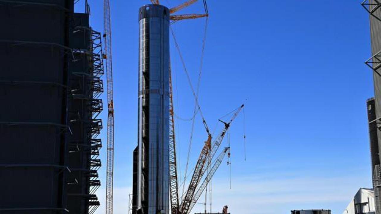 SpaceX'in yeni dev roketi testler için hazır