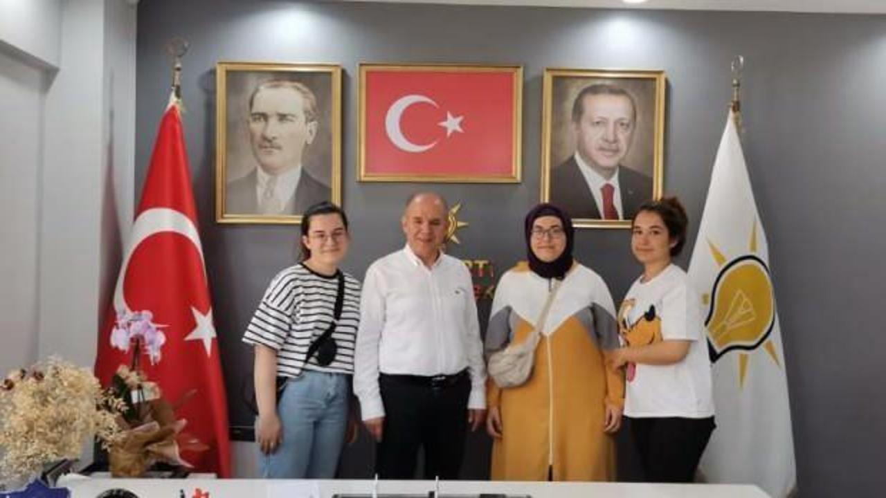 &Uuml;&ccedil;&uuml;z kardeşler AK Parti'ye &uuml;ye oldu