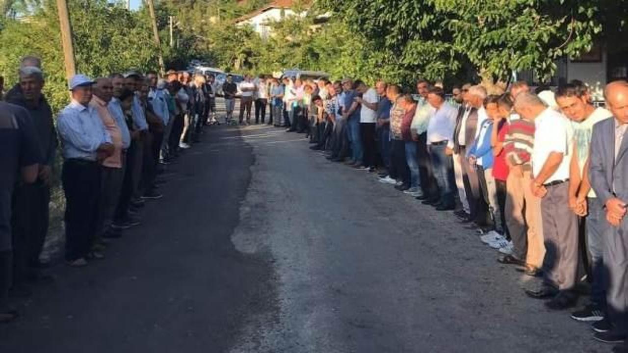 &Ccedil;ameli'nde 400 yıllık gelenek! Bayramlaşmaları yarım saat s&uuml;rd&uuml;  