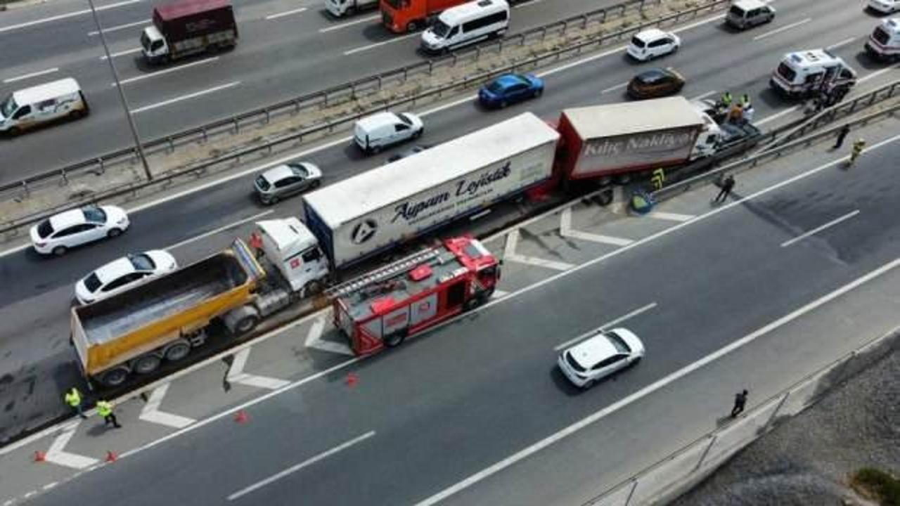 İstanbul'da 3 TIR ile 1 otomobilin karıştığı zincirleme kaza
