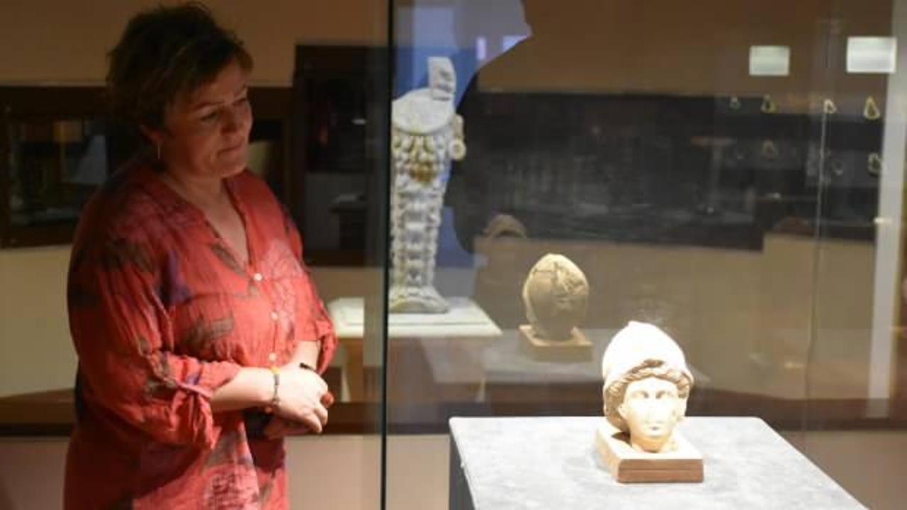 İzmir'de 'Athena'nın heykel başı 27 yıl sonra sergide! 