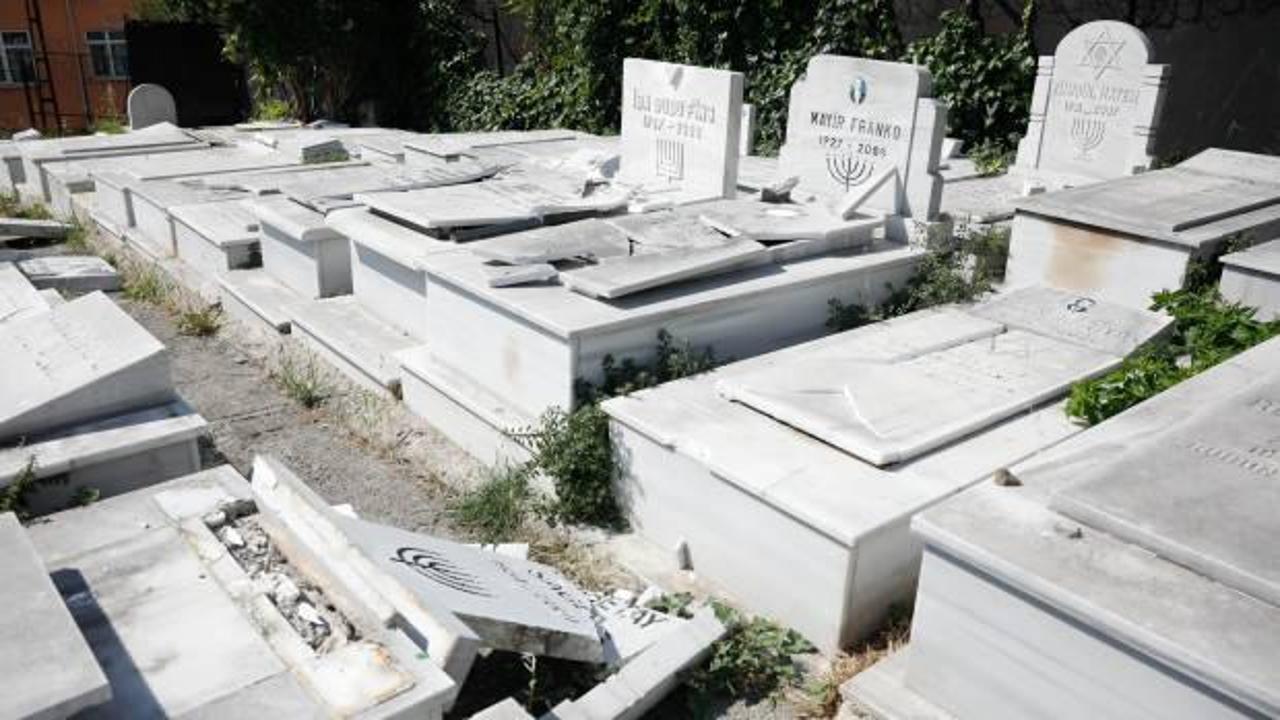 Hask&ouml;y Yahudi Mezarlığı'nda mezar taşlarını kırdılar