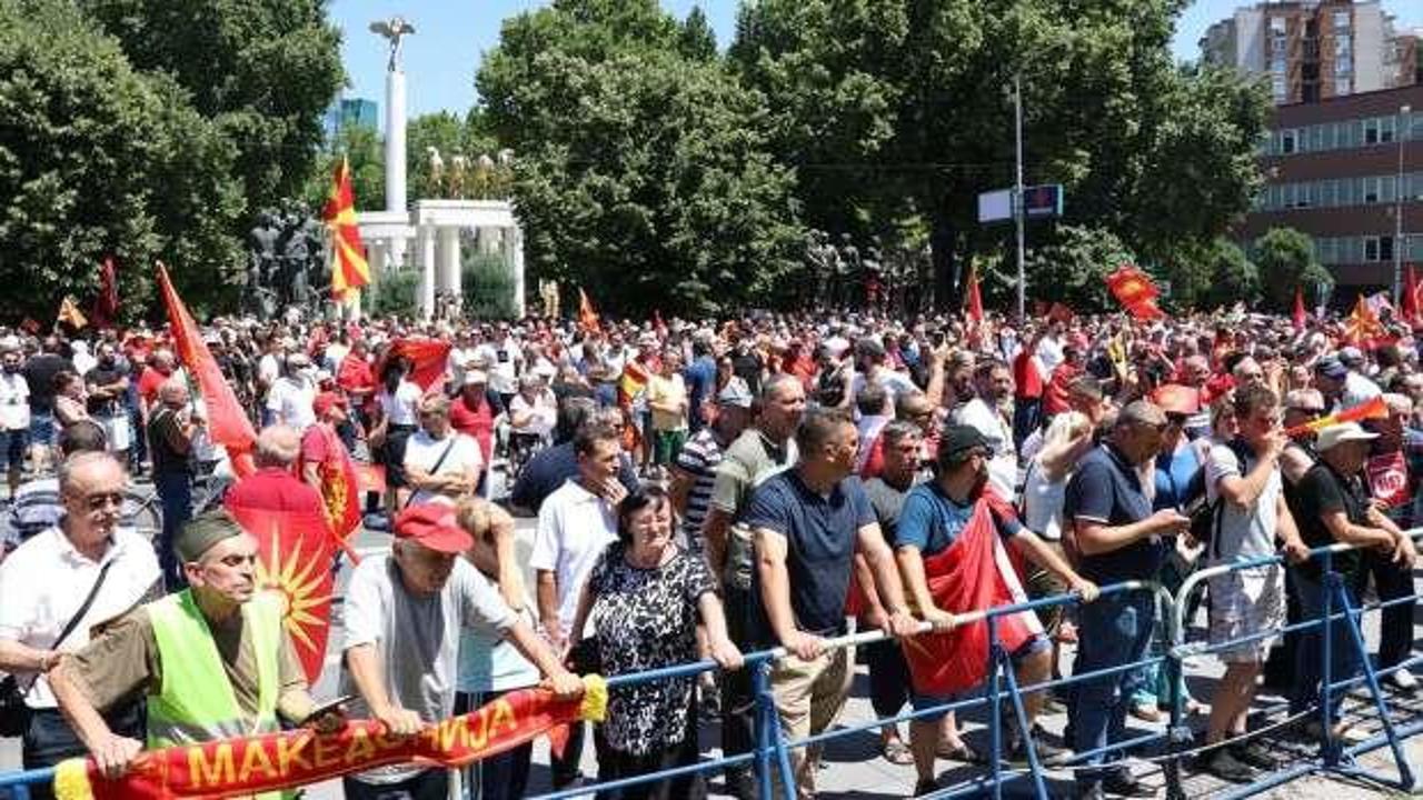 Kuzey Makedonya'da AB üyeliği önerisiyle ilgili protestolar devam ediyor