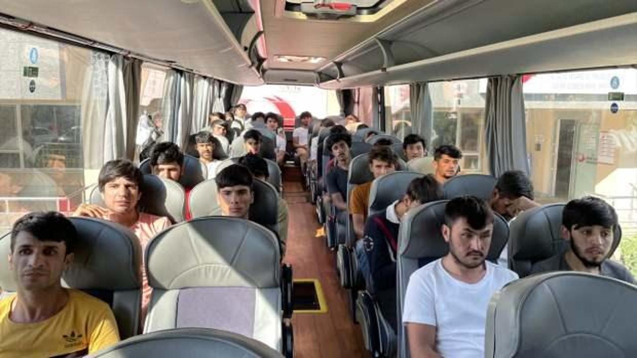 Sınır dışı edilecek 260 Afganistan uyruklu, İstanbul'a g&ouml;nderildi