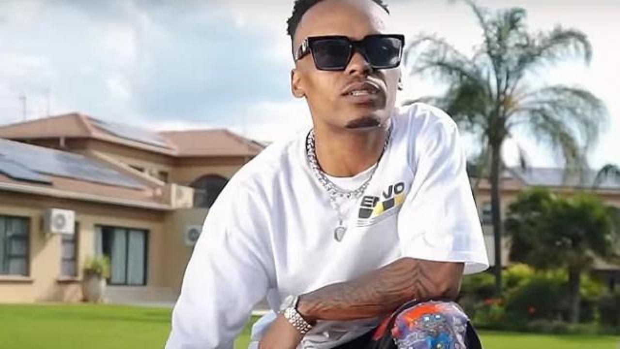 &Uuml;nl&uuml; şarkıcı Tumi Tladi 30 yaşında hayatını kaybetti