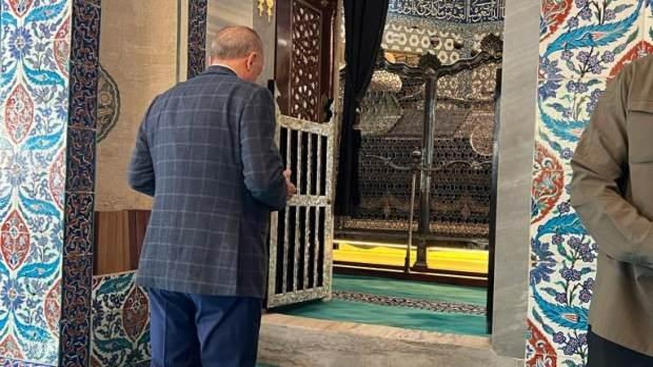 Başkan Erdoğan Eyüp Sultan Türbesi'nde dua etti