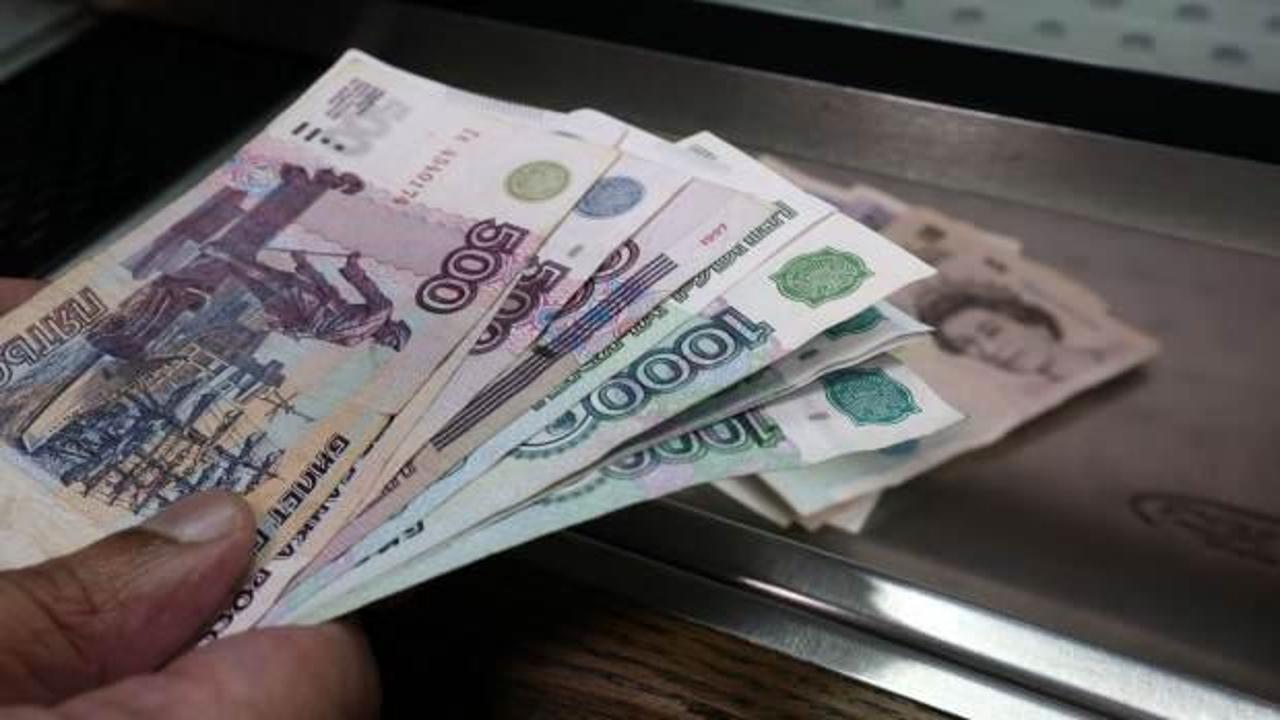 Doların etkisini kırmak i&ccedil;in harekete ge&ccedil;tiler! Ruble ve riyal kullanılacak