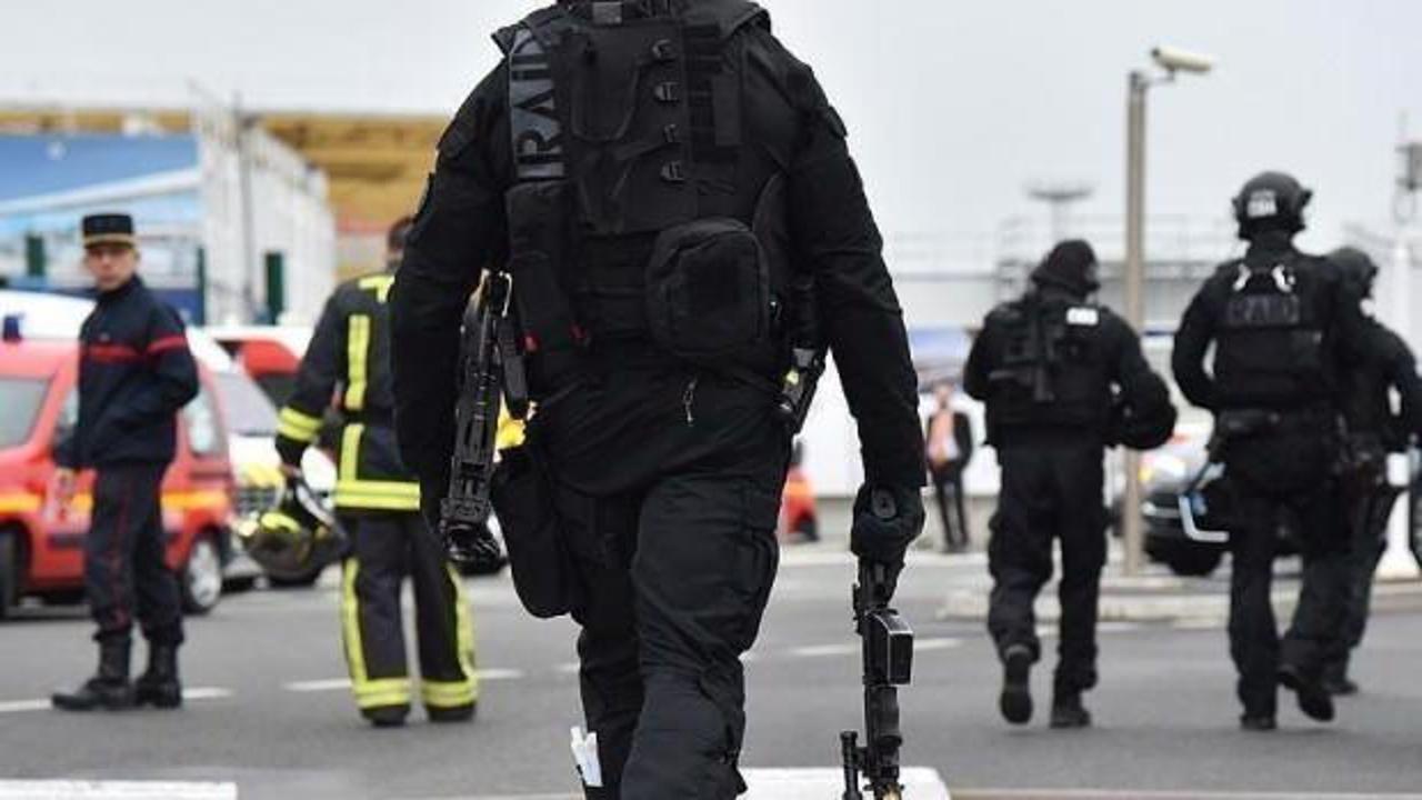 Fransa'da göstericiler havalimanını kapattı