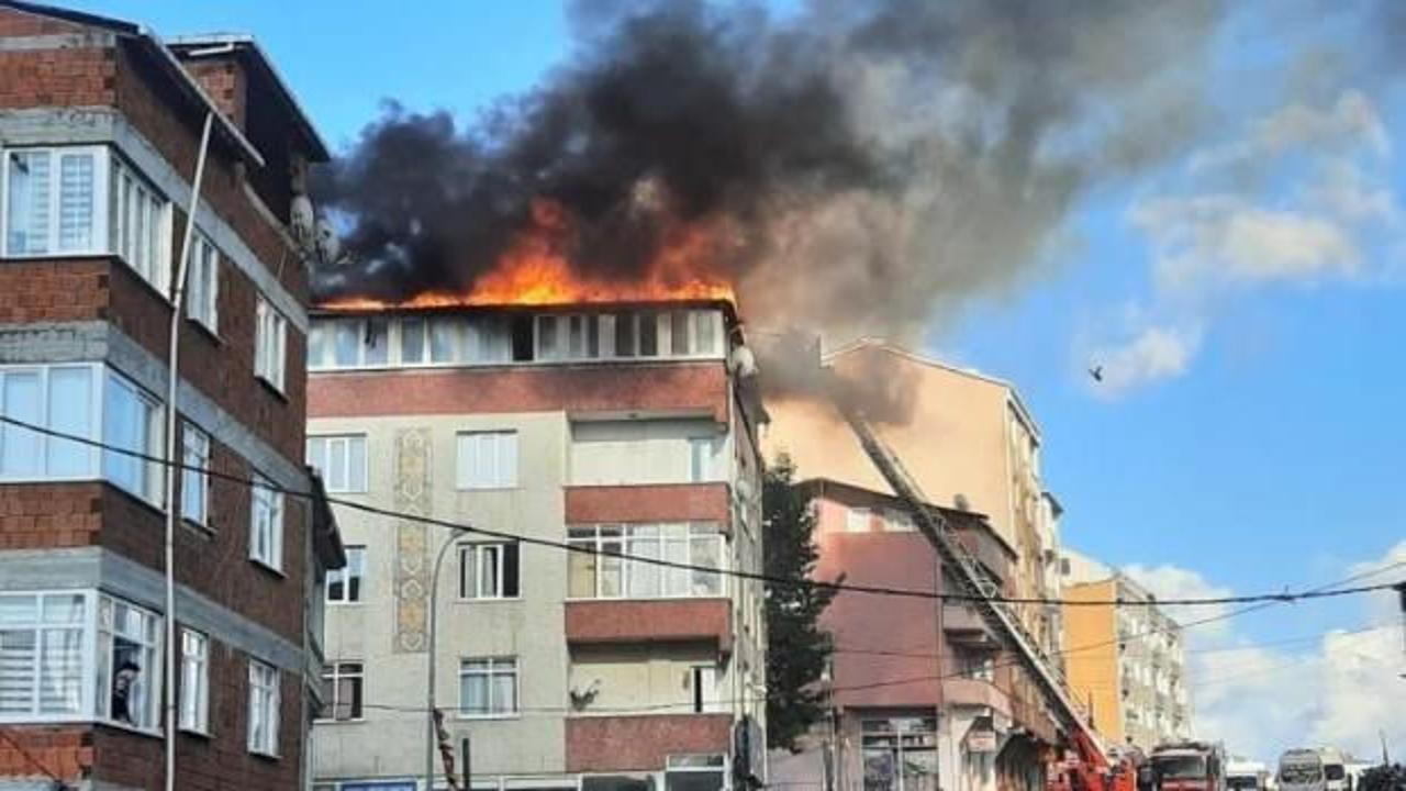 Sultanbeyli’de 5 katlı binanın üst katı alev alev yandı 