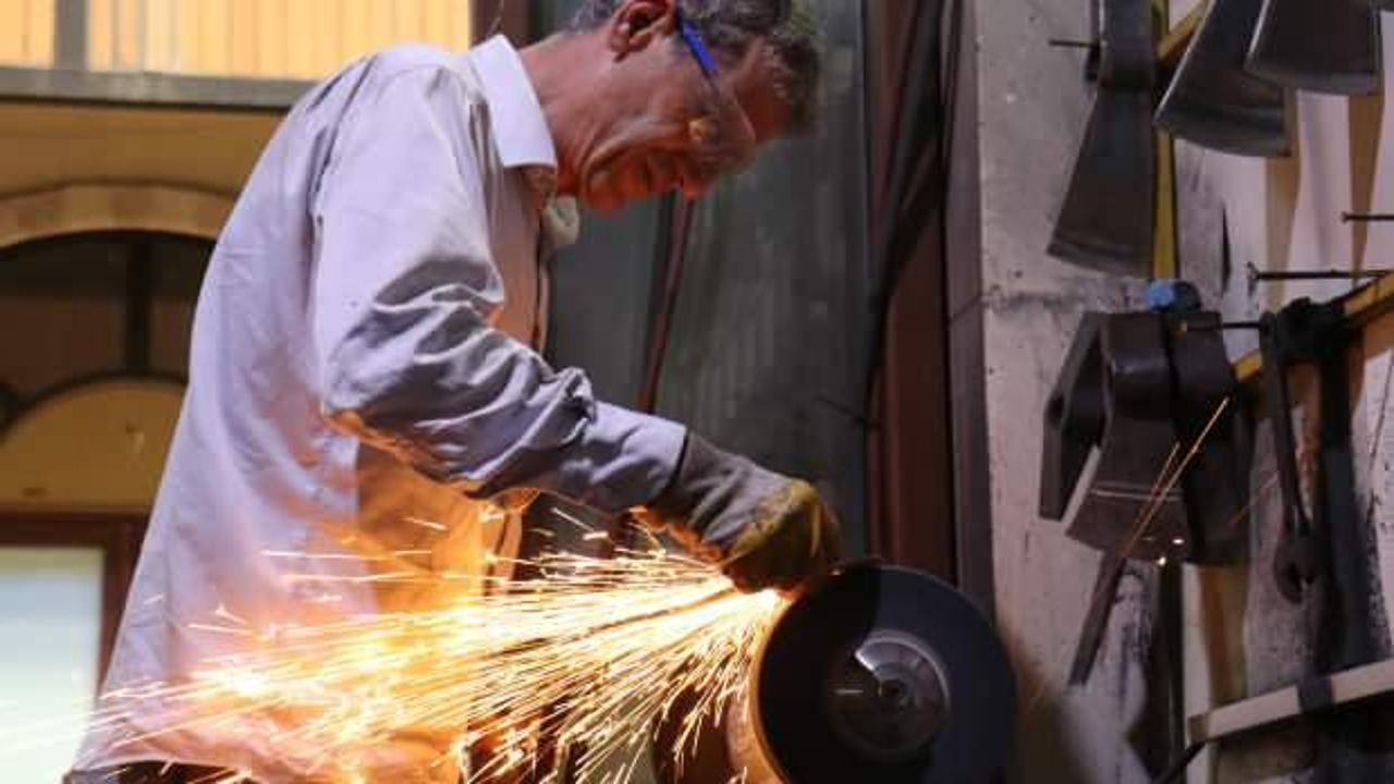 45 yıldır demire şekil veriyor! Demirci ustası uyardı: 10 sene sonra kentte kalmayacak  