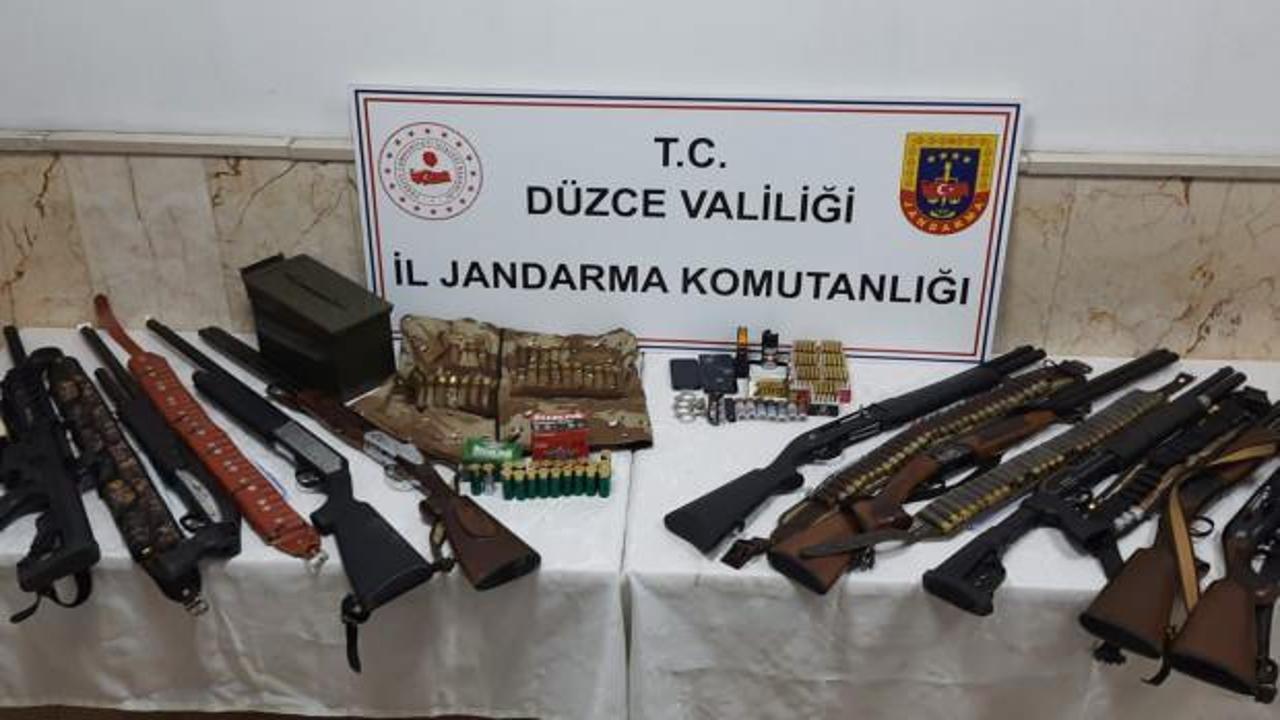 D&uuml;zce&rsquo;de 3 kişinin &ouml;ld&uuml;ğ&uuml; silahlı saldırıda 10 g&ouml;zaltı  