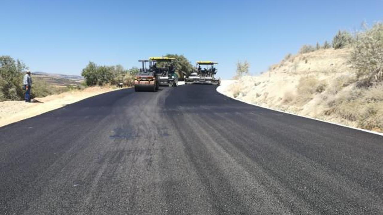 Gaziantep B&uuml;y&uuml;kşehir bir g&uuml;nde 3 bin 549 ton asfalt serimi yaptı 