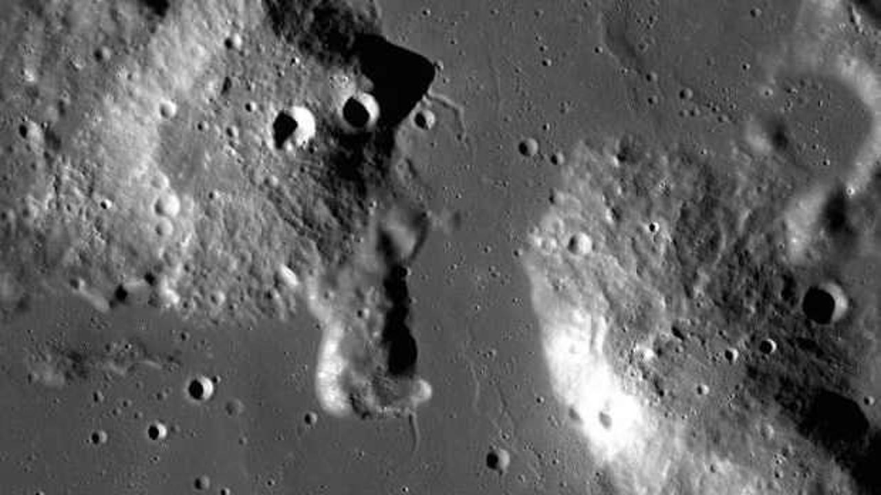 NASA, Ay'da yaşanabilecek çukurlar keşfetti