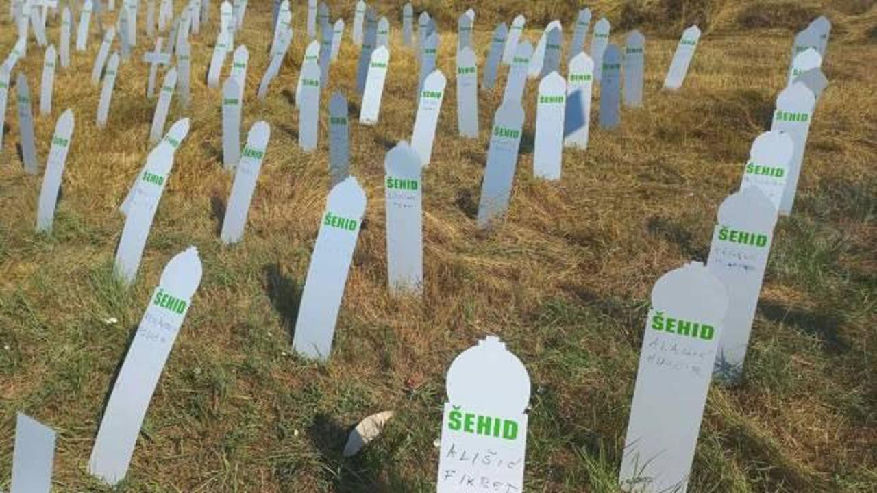 Bosna Hersek'teki Sırp katliamında ölen 700 kurban anıldı