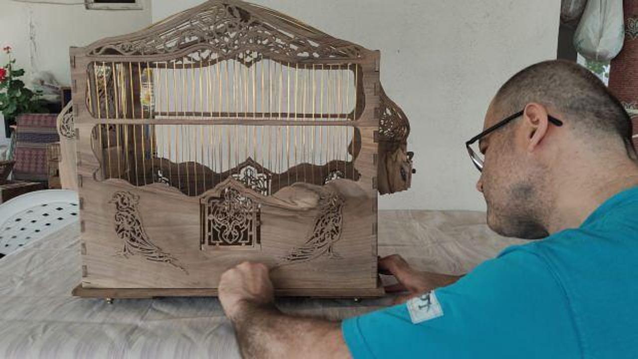 Kuşlar i&ccedil;in &uuml;retiyor! El iş&ccedil;iliği ile yaptığı kafesleri 10 bin liraya satıyor
