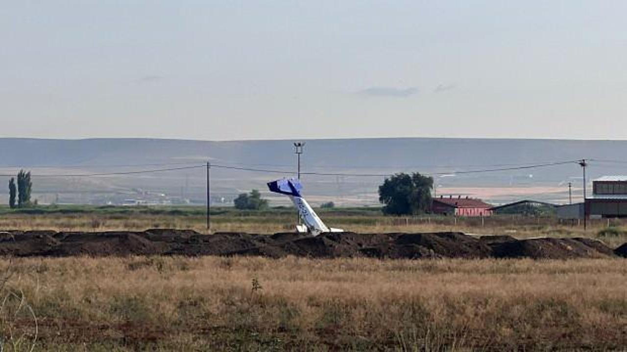 Afyonkarahisar'da zorunlu iniş yapan uçak görüntülendi