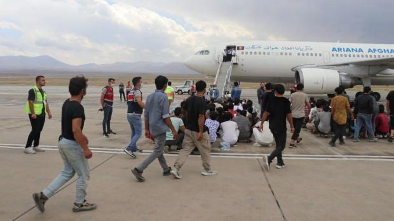 Iğdır'dan 362 Afganistan uyruklu düzensiz göçmen ülkelerine gönderildi