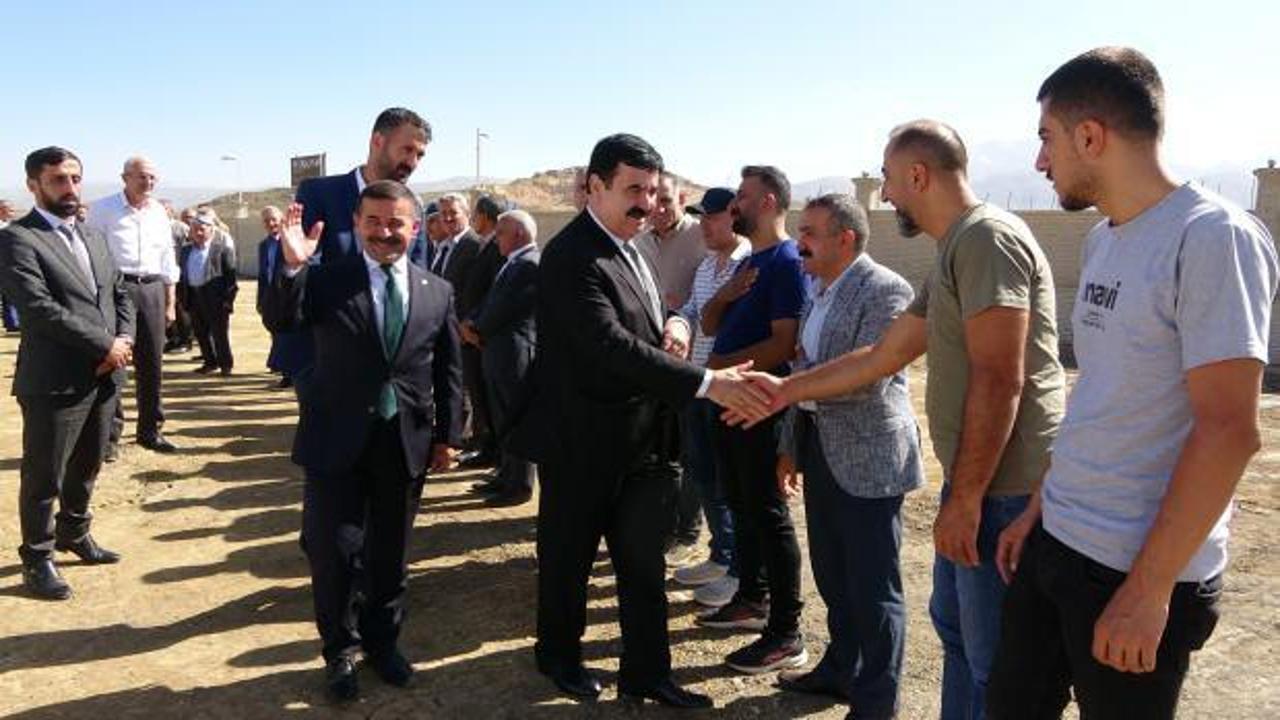 Kilometrelerce kuyruk oluştu! 24 yıl sonra gelen aşiret liderine coşkulu karşılama