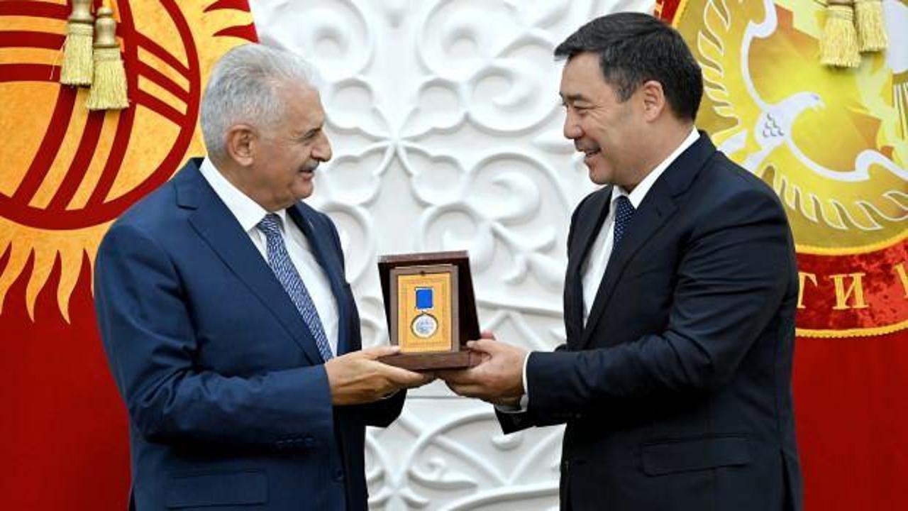 Kırgızistan'da Türk Aksakalı Binali Yıldırım'a devlet nişanı verildi