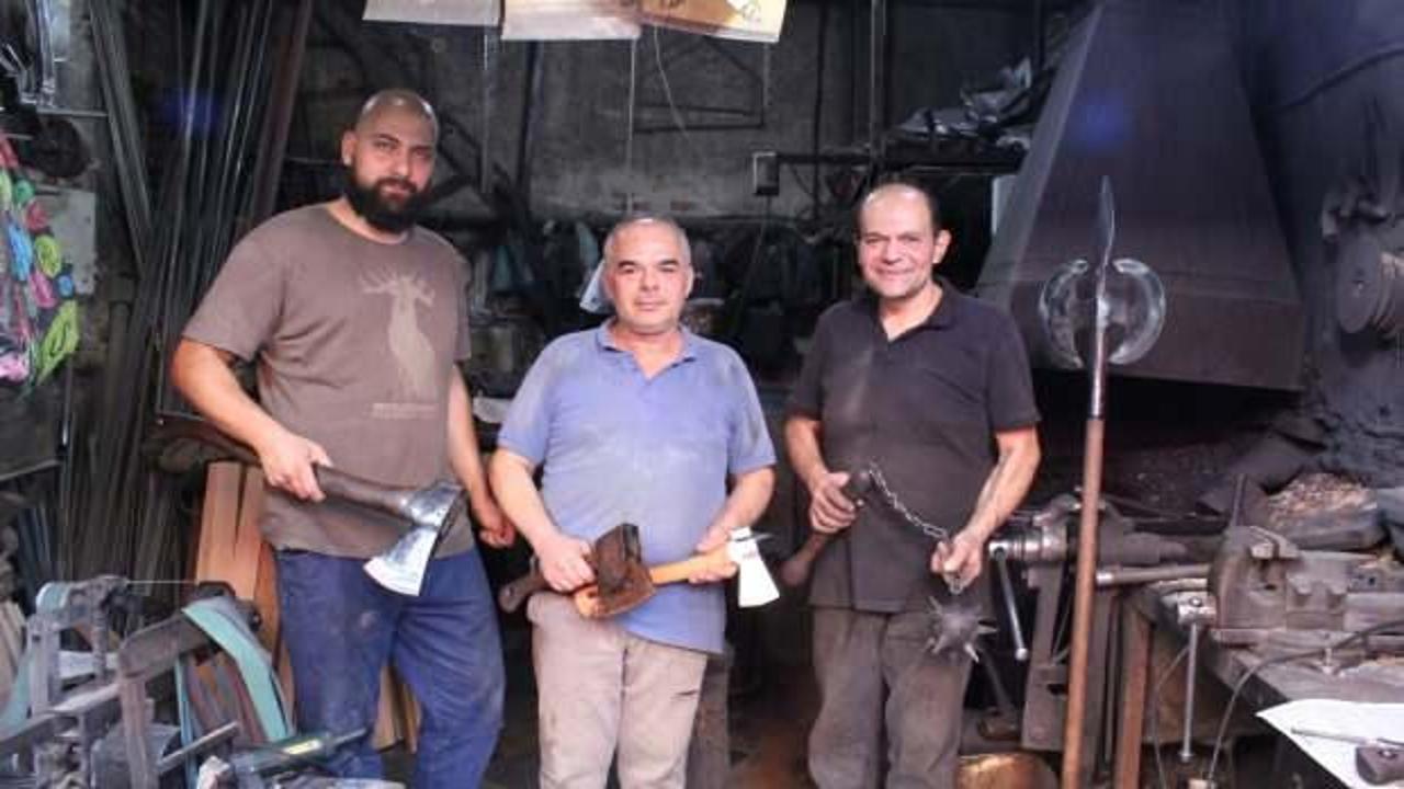 Osmanlı döneminden kalan demirci dükkanı babadan oğula hayat buluyor