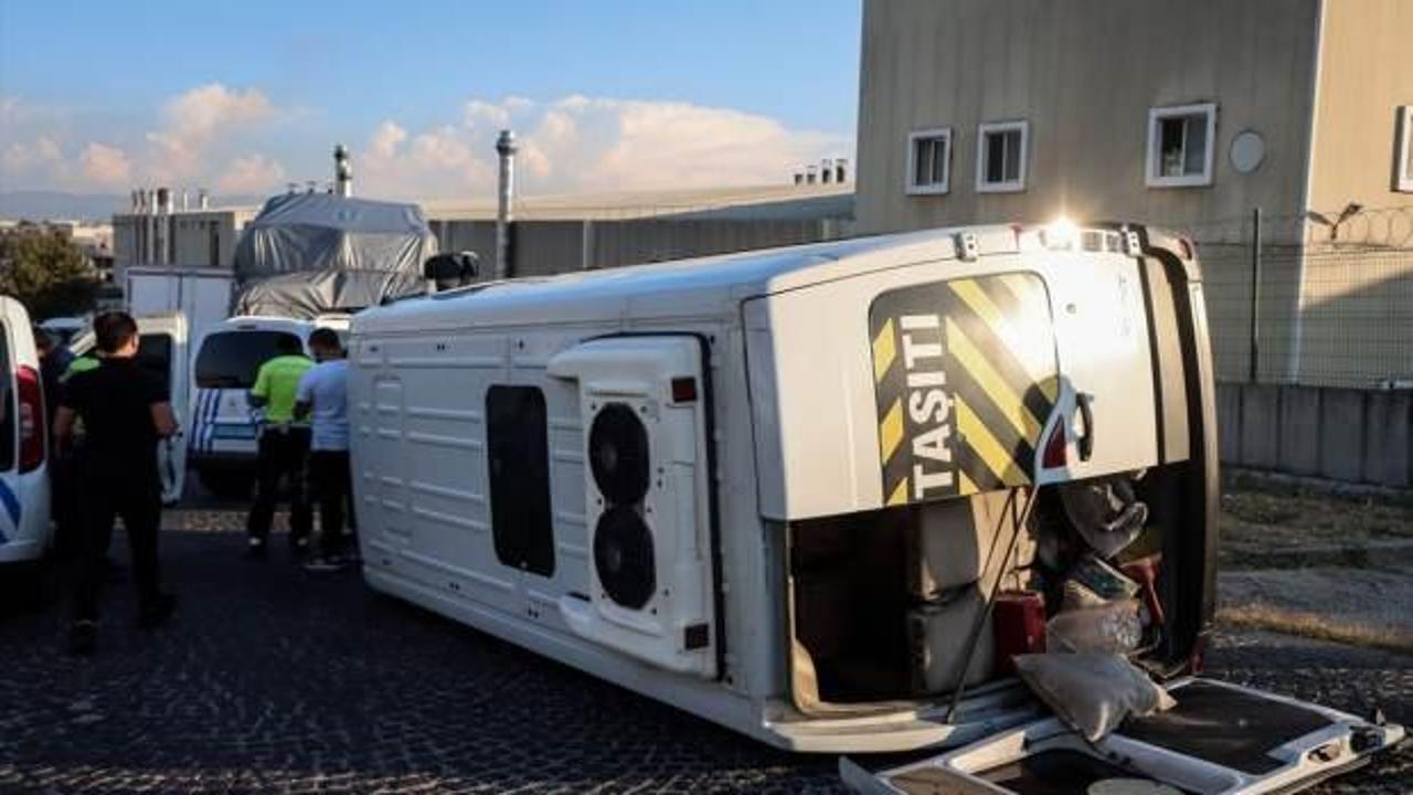Bursa'da servis aracı devrildi: 8 işçi yaralandı