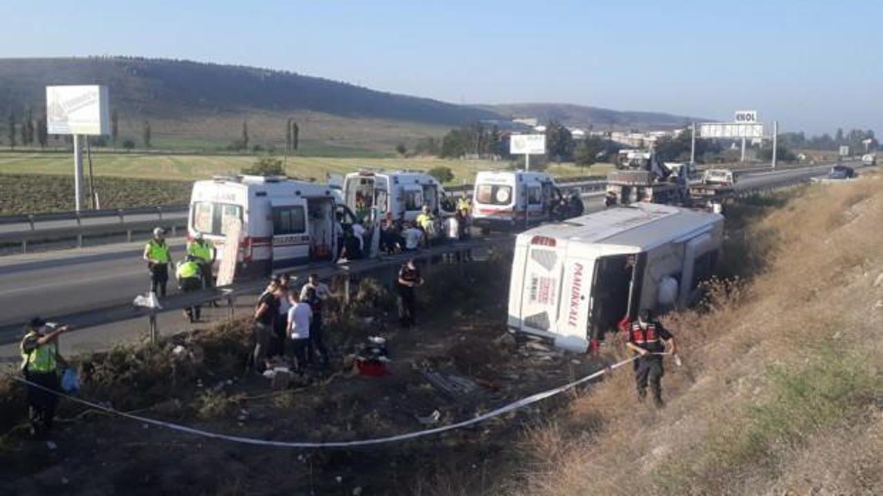 Afyon'da yolcu otobüsü devrildi: Ölü ve yaralılar var