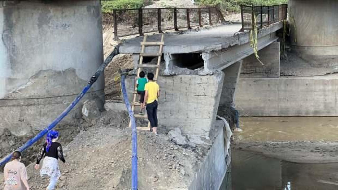 D&uuml;zce&rsquo;de yıkılan k&ouml;pr&uuml; &Uuml;&ccedil;k&ouml;pr&uuml; k&ouml;y&uuml;n&uuml; ikiye b&ouml;ld&uuml;