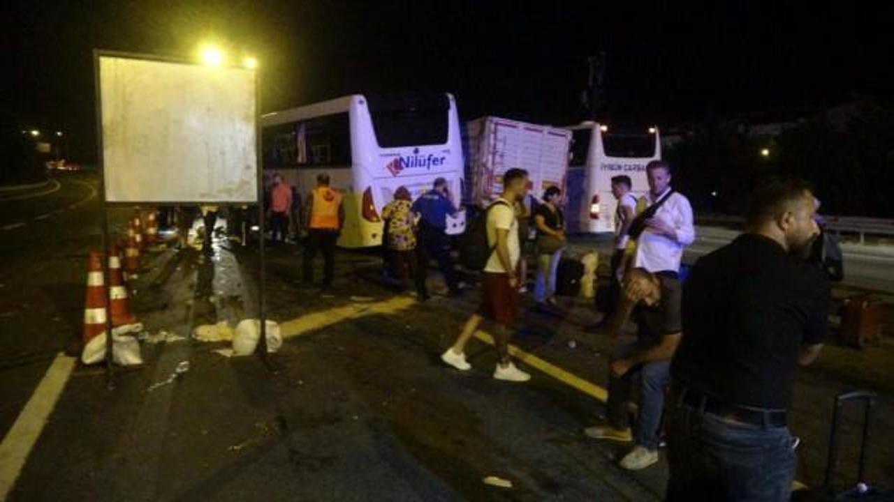 Tır, kamyon ve otobüsün karıştığı kazada 8 kişi yaralandı