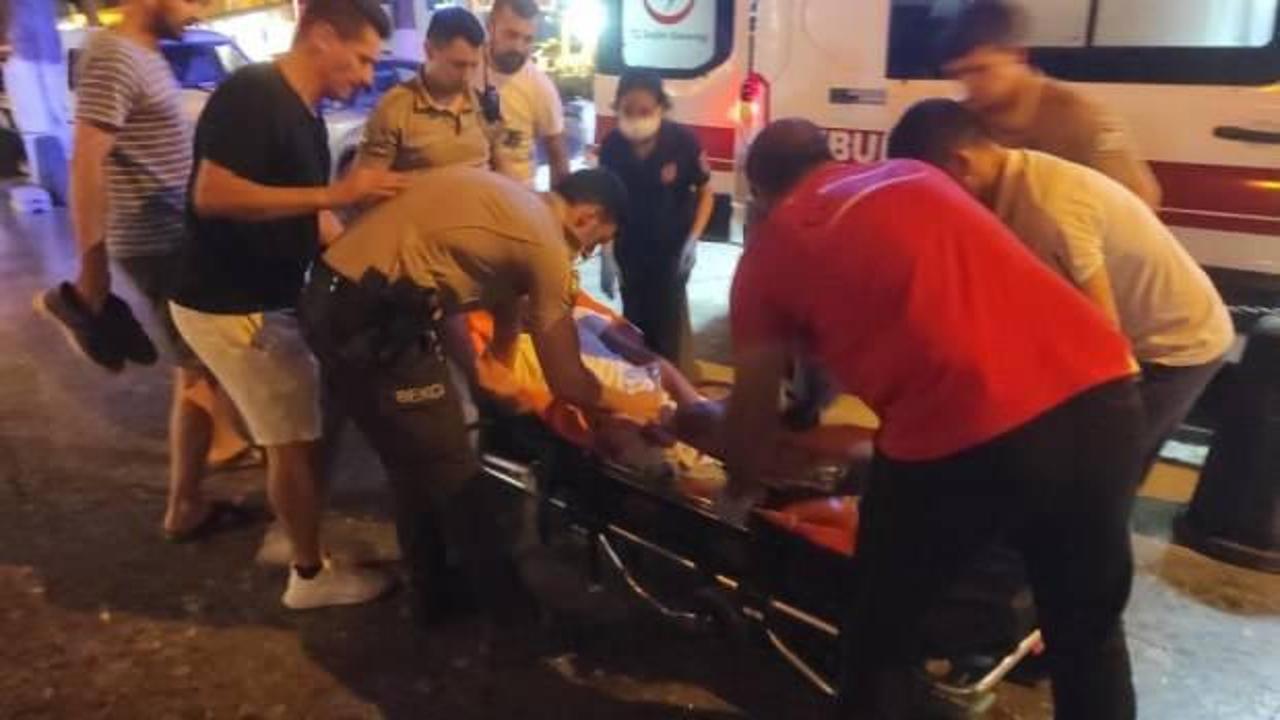 Yoldan geçerken kavgayı ayırmak istedi, bacağından vuruldu