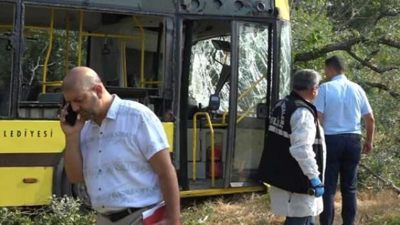Belediye otob&uuml;s&uuml; kamyona &ccedil;arptı! &Ccedil;ok sayıda yaralı var