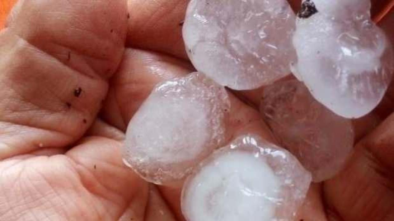 Eskişehir&rsquo;e ceviz b&uuml;y&uuml;kl&uuml;ğ&uuml;nde dolu yağdı