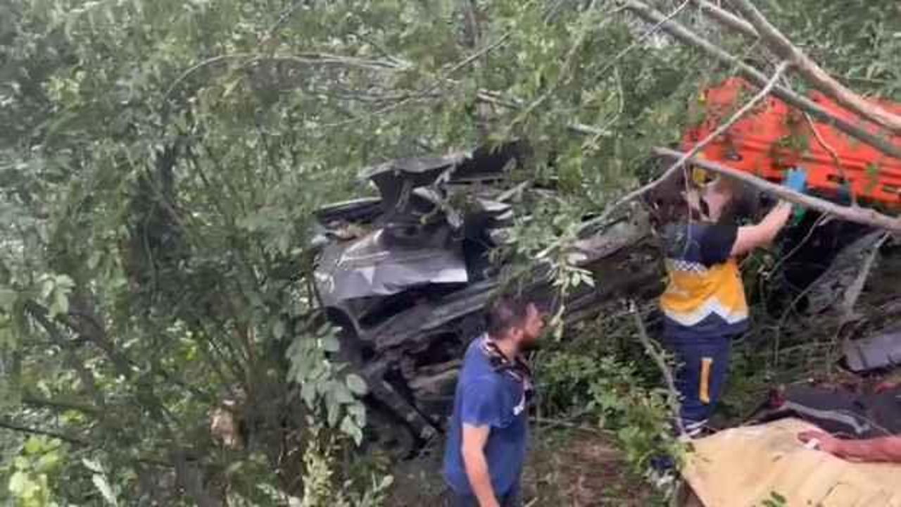 Giresun'da hafif ticari araç fındık bahçesine devrildi: 2 ölü, 1 yaralı