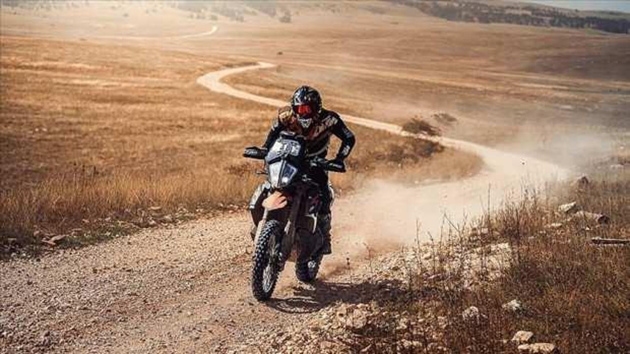 Milli motosikletçi Serkan Özdemir birinci oldu