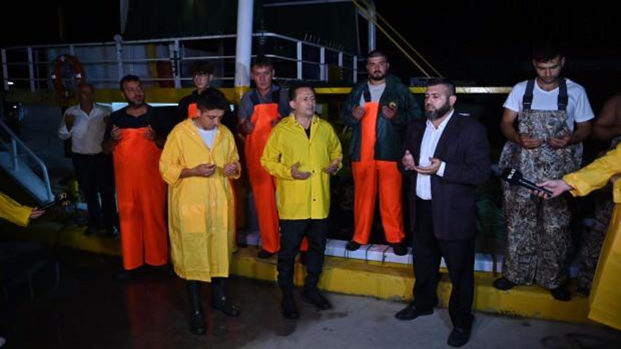 Balıkçılık sezonu açıldı, Tuzla’da ilk ağı Başkan Yazıcı attı