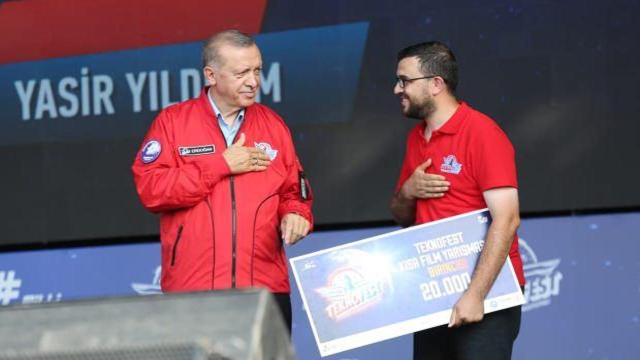 Canik Kısa Film Yarışması'nda birinci olan Yasir Yıldırım’a ödülünü Başkan Erdoğan verdi