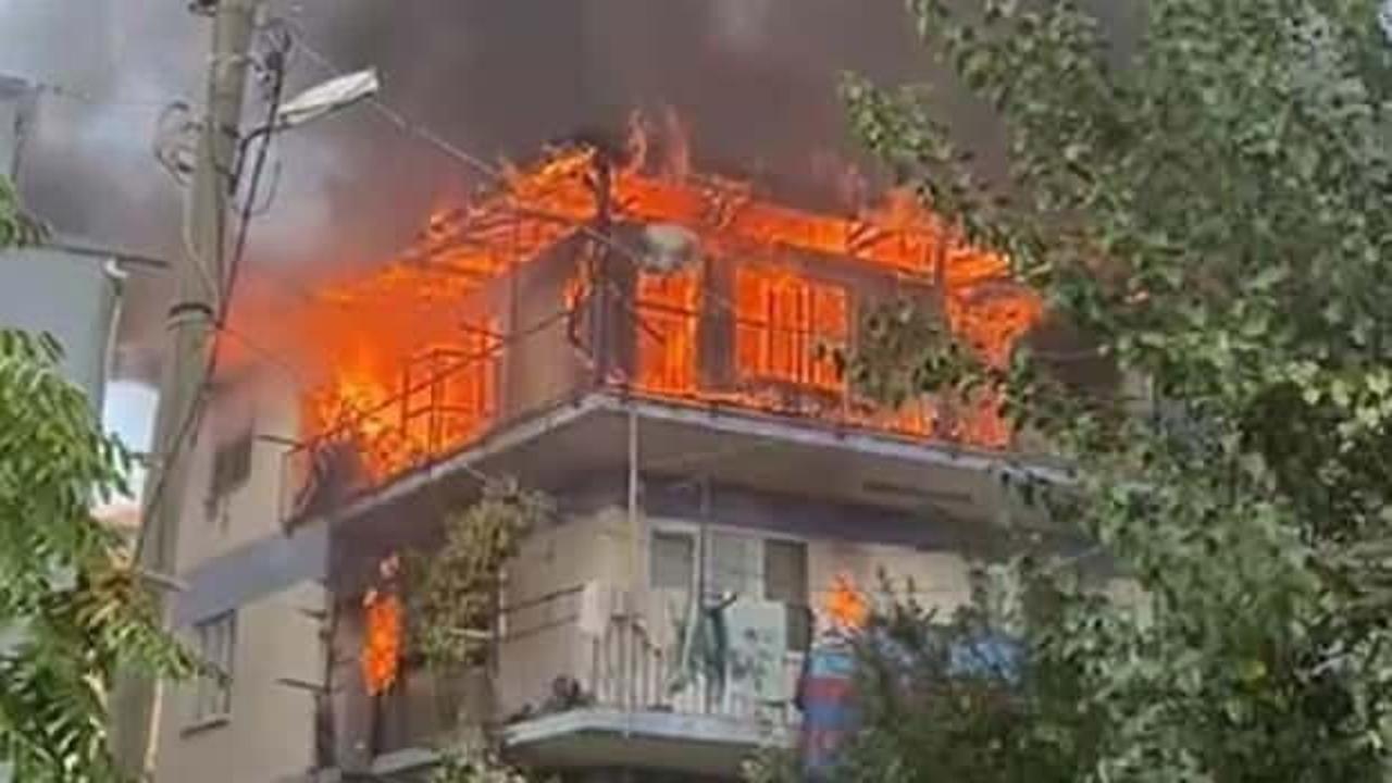 Denizli&rsquo;de korku dolu anlar! Alev alev yanan ev k&uuml;l oldu