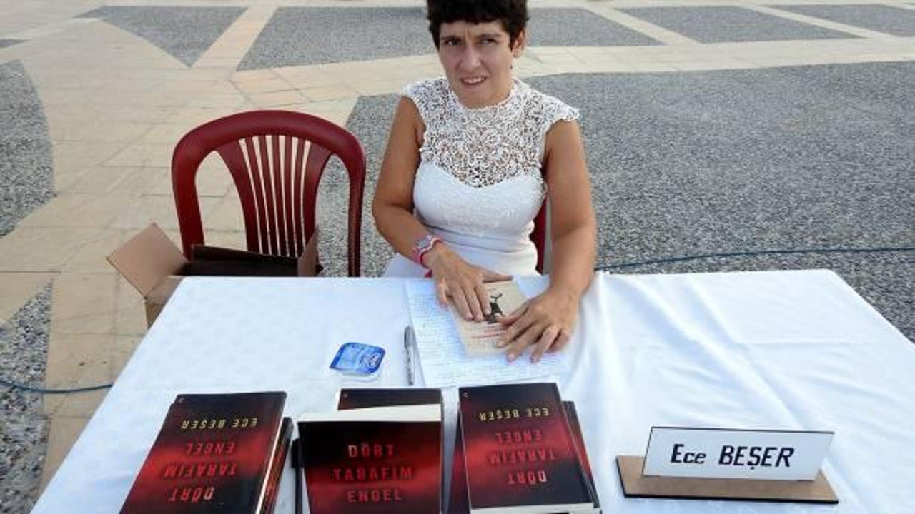 Engelleri ‘kalemiyle’ aştı, okurlarıyla buluştu