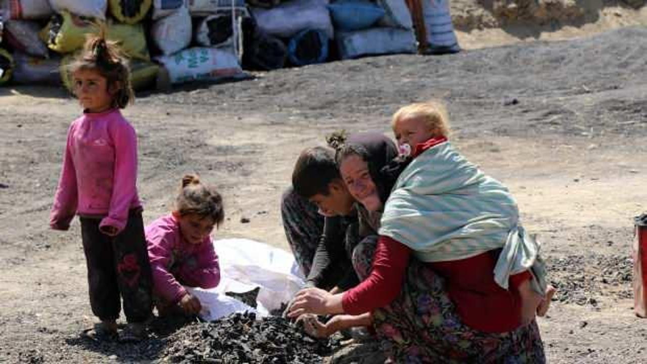 Ge&ccedil;imini sağlamak i&ccedil;in bebeği sırtında Mardin&rsquo;den Erzincan&rsquo;a gidiyor