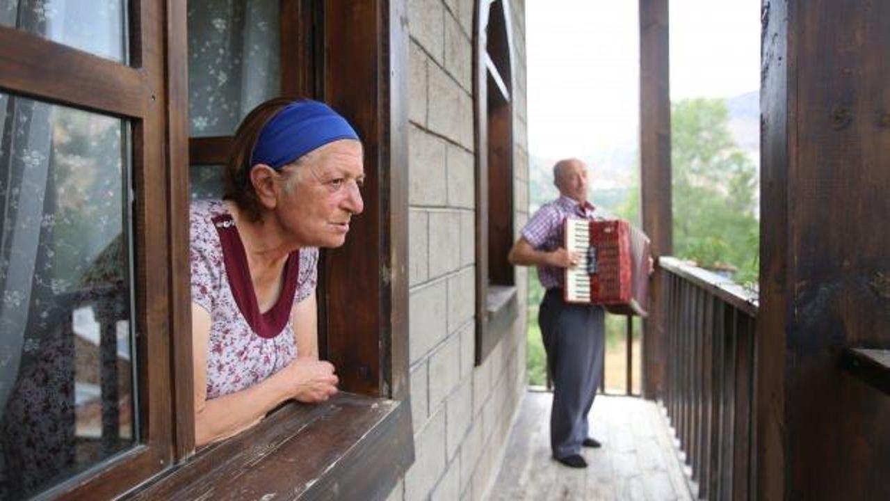 M&uuml;zisyen aile 88 yıllık baba yadigarı konakta yaşamlarını s&uuml;rd&uuml;r&uuml;yor   