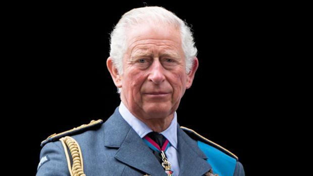İlk açıklama: 3. Charles'ın krallığı resmen ilan edildi