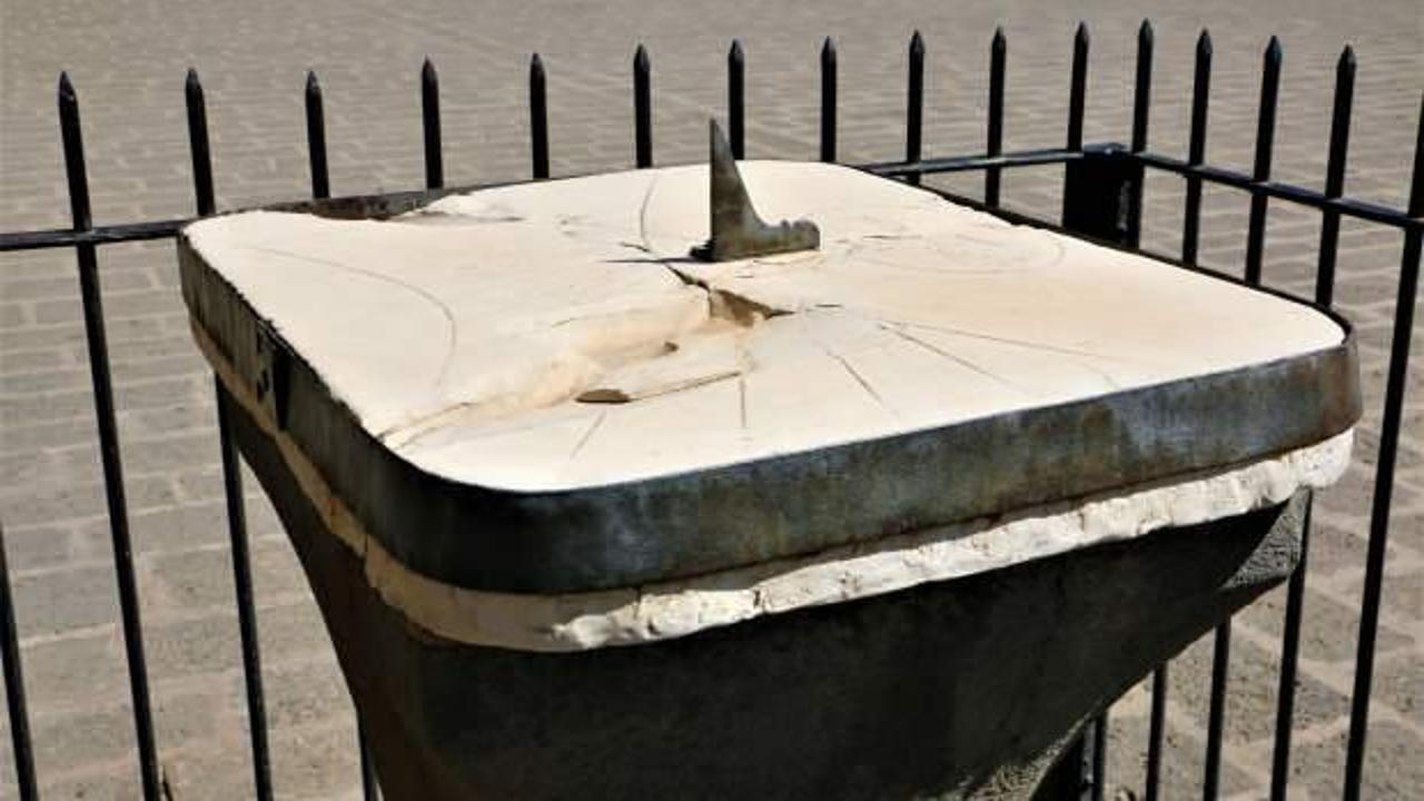 Diyarbakır&rsquo;da 850 yıllık g&uuml;neş saati zamanı g&ouml;stermeye devam ediyor   