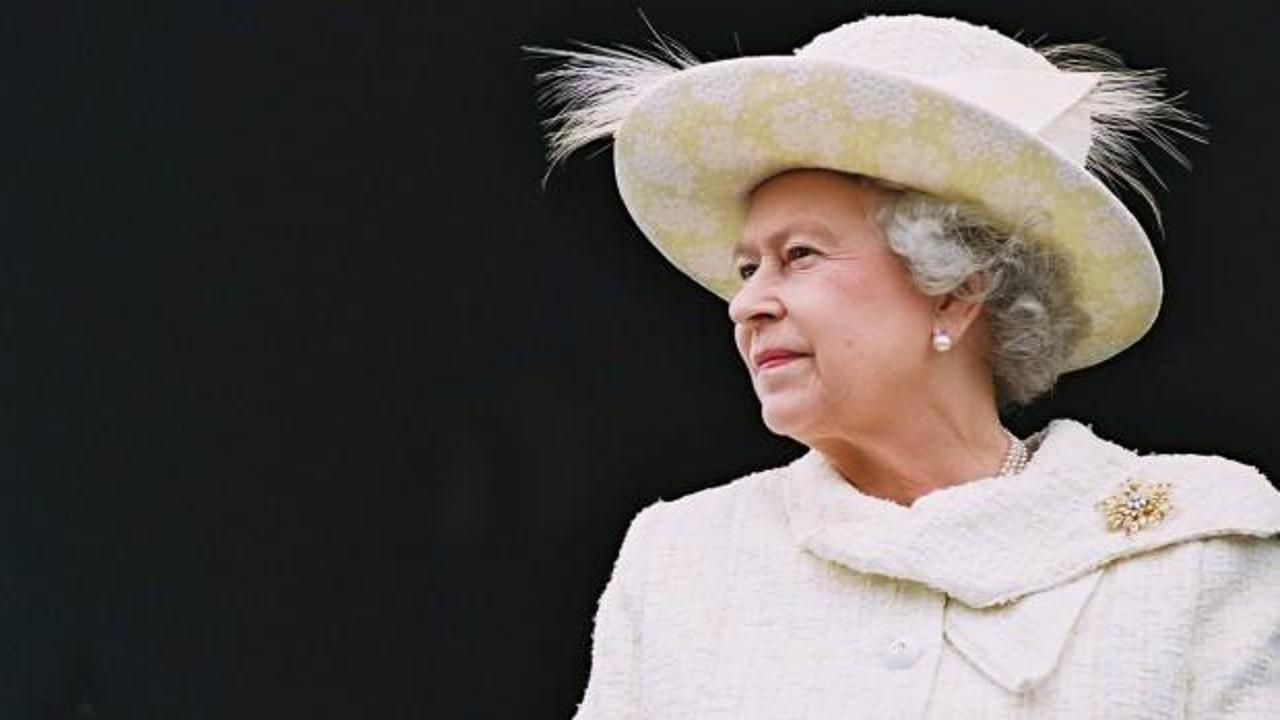 İngiltere Kraliçesi Elizabeth gözetim altına alındı, aile üyeleri toplanıyor