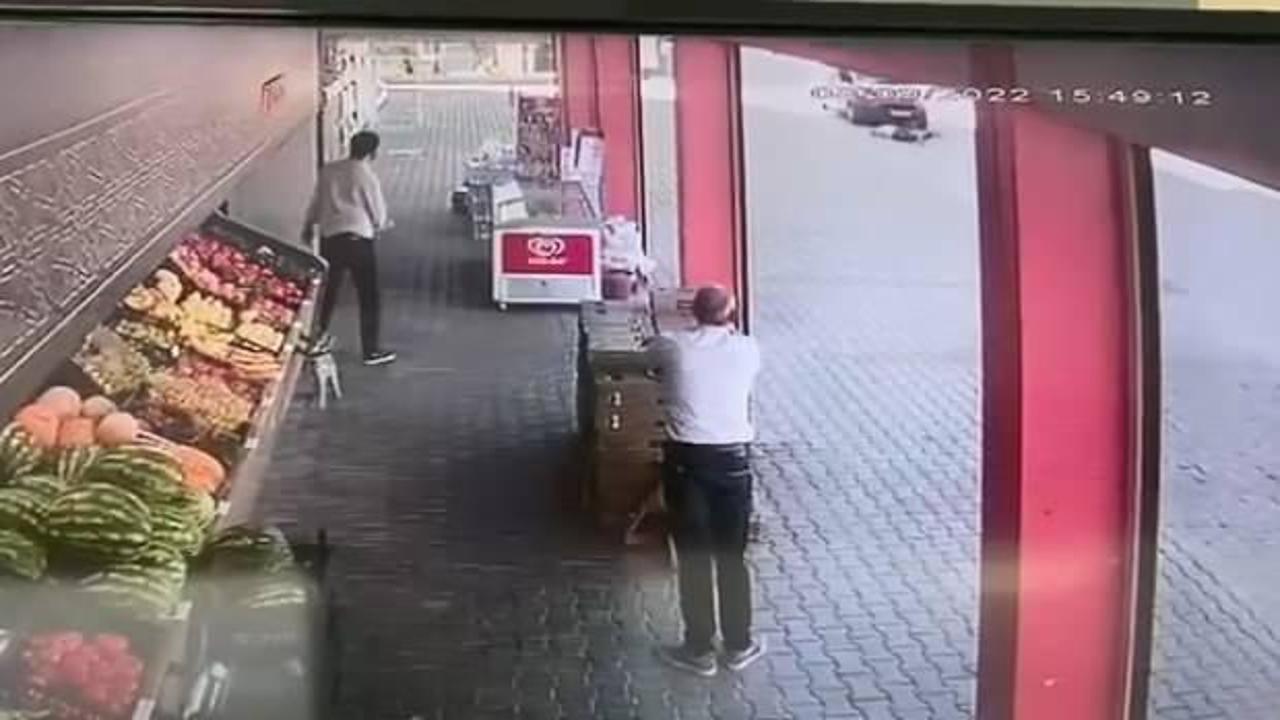 Kocaeli&rsquo;de akılalmaz olay! Kendini aniden aracın &ouml;n&uuml;ne attı