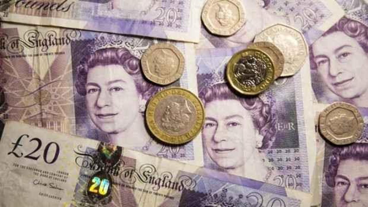 Kraliçe 2. Elizabeth'in yer aldığı banknot, pul ve pasaportlar değişecek mi?