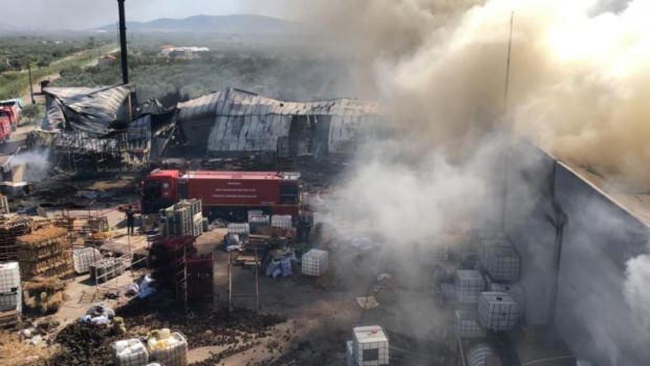 Manisa'da fabrikada yangın: Alevler kısa sürede büyüdü
