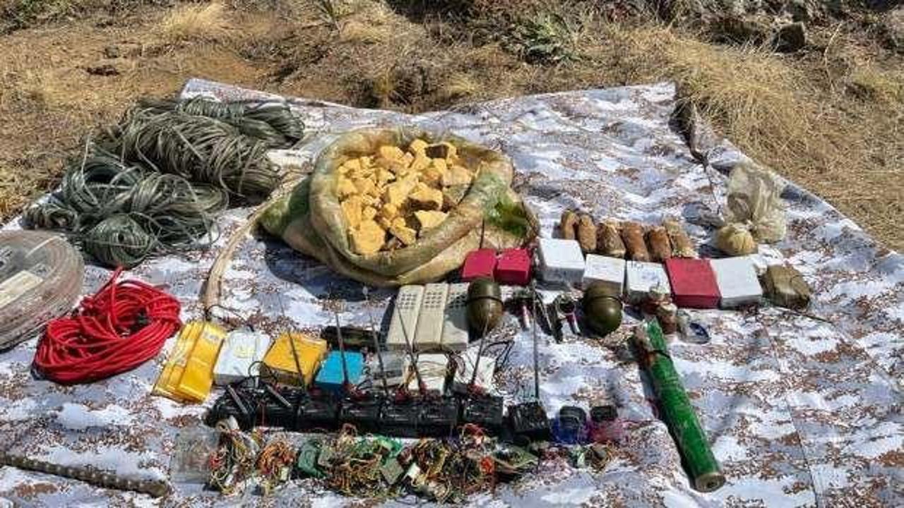 Tendürek Dağı kırsalında PKK'ya ait patlayıcılar ele geçirildi  