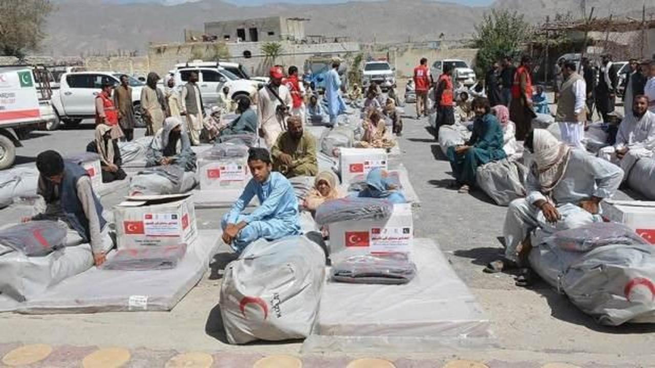 Türk Kızılay, selden etkilenen Pakistan'da yardım çalışmalarını sürdürüyor