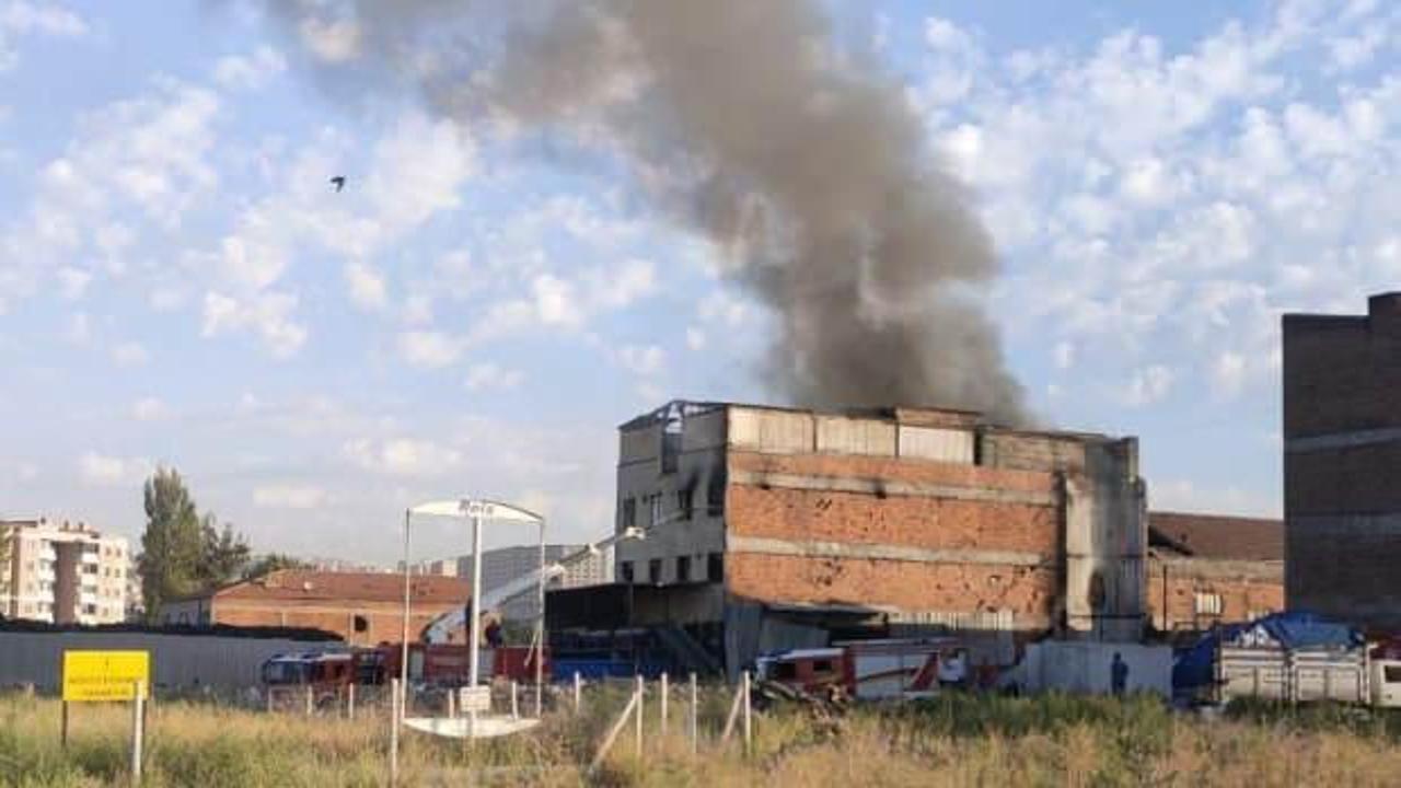 Ankara'da 3 katlı atık kağıt deposunda yangın!