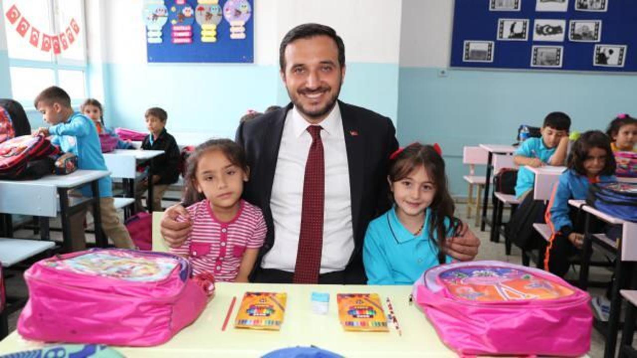 Bağcılar Belediye Başkanı Abdullah &Ouml;zdemir'den ilk ders g&uuml;n&uuml;nde &ouml;ğrencilere ziyaret